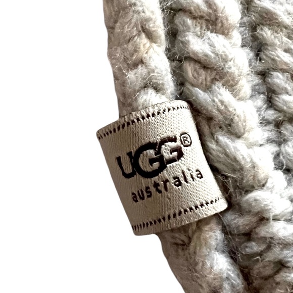 UGG Nyla Cable Knit Wool Scarf with Shearling Fur Pom Poms White Gray Specks - Picture 3 of 7